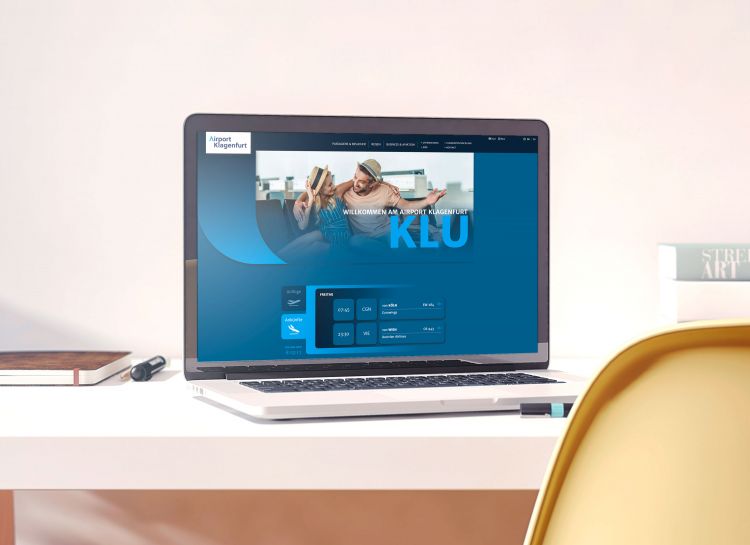 Screen mit Website von airport-klagenfurt.at